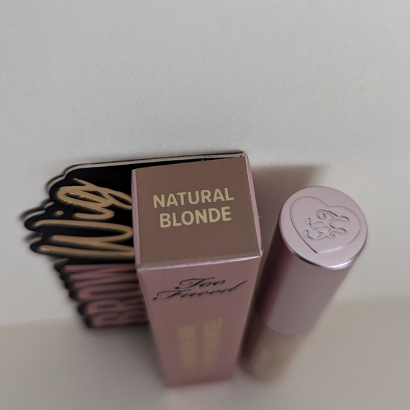 Too Faced Brow Wig Brush On Hair Fluffy Brow Gel  - Natural Blonde - Picture 2 of 2